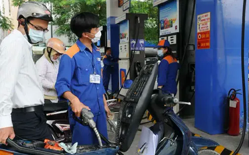 Giá xăng dầu tiếp tục giảm, có loại giảm gần 10.000 đồng/lít - Ảnh 1