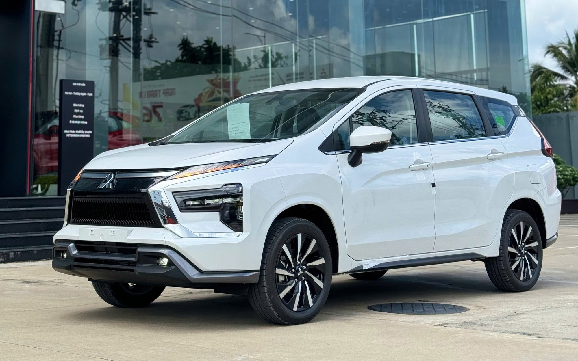 3 mẫu Mitsubishi lọt top 10 xe xăng dầu bán chạy tại Việt Nam: Destinator lần đầu thành ‘vua doanh số’ phân khúc, bán xấp xỉ Xpander - Ảnh 2