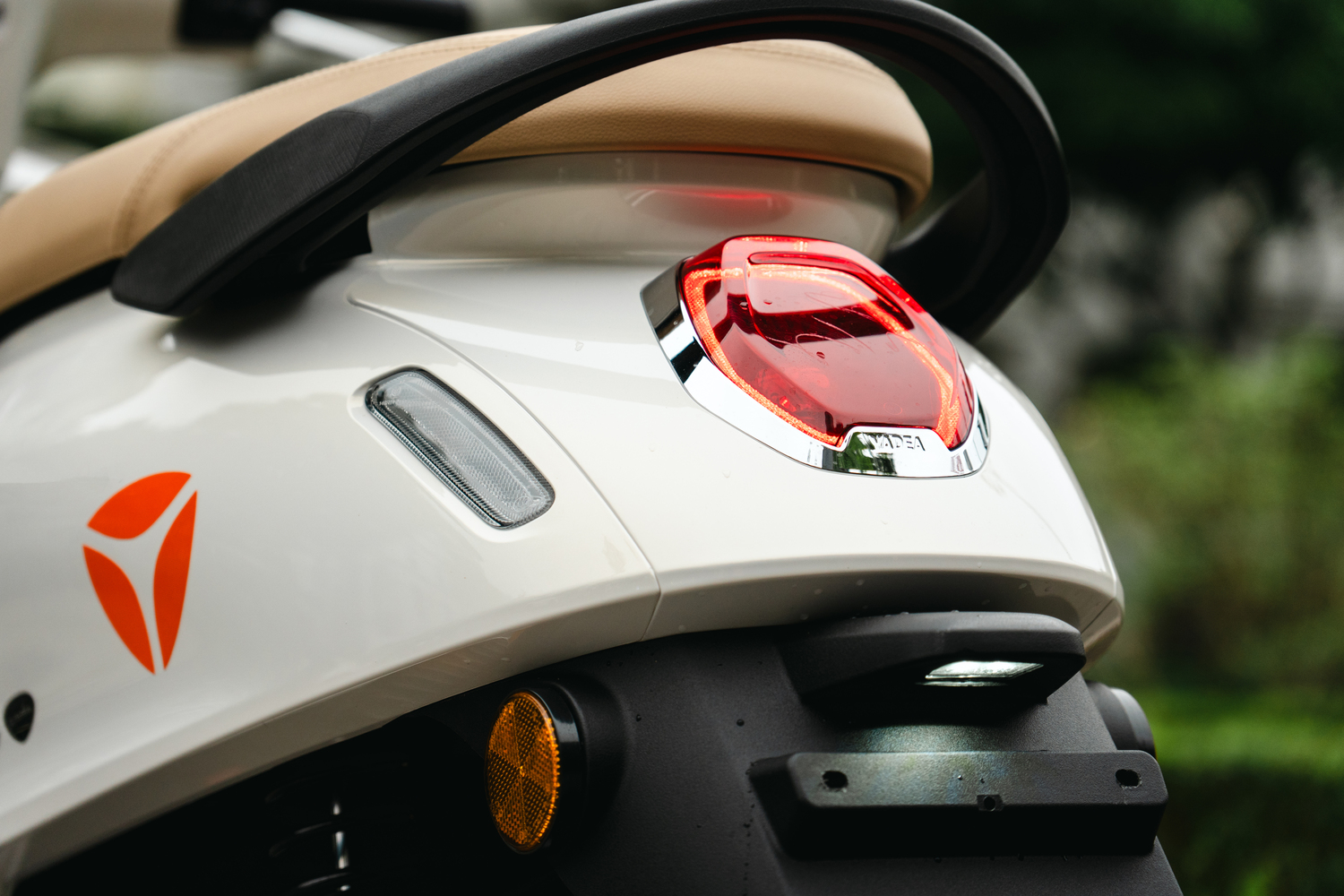 Đánh giá Yadea Osta: Xe máy điện dễ dùng nhưng còn điểm cần cải thiện để thuận tiện hơn - Ảnh 4