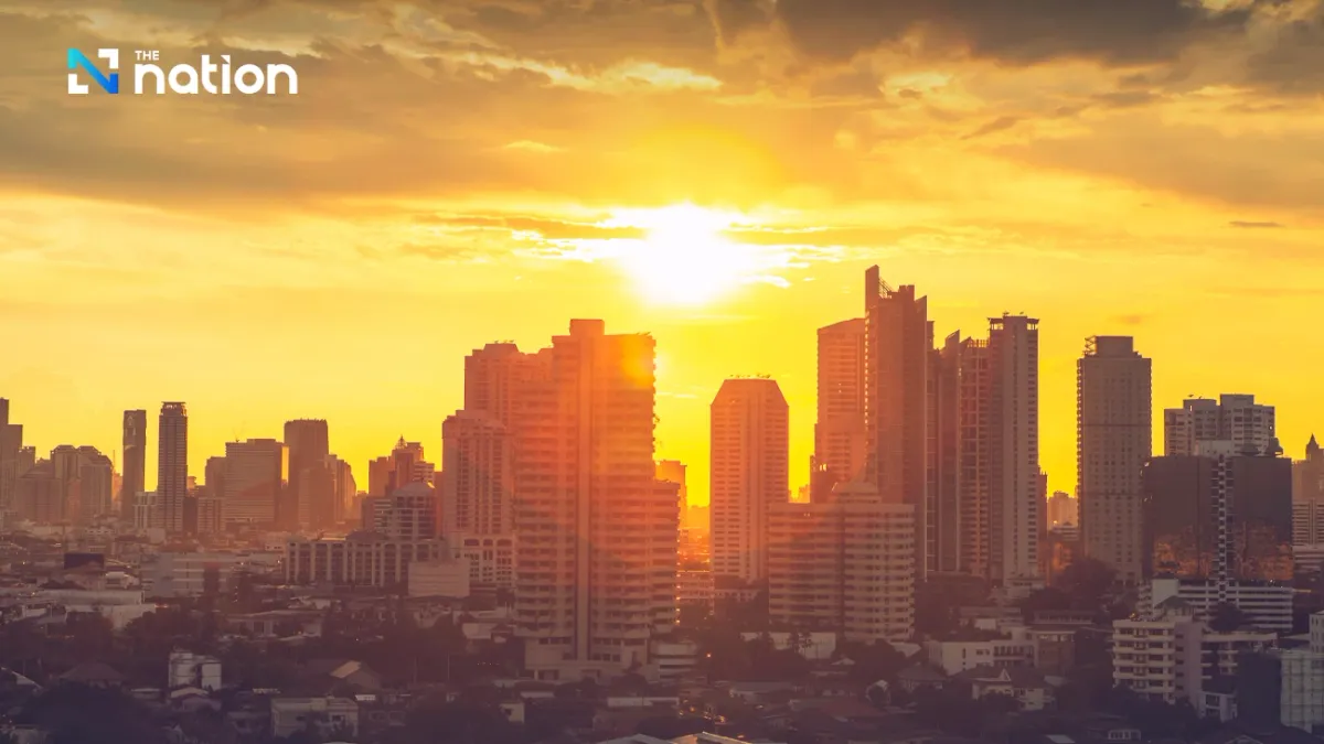 Nắng nóng gay gắt, người dân Thái Lan đổ xô đến các điểm tránh nóng - Ảnh 2