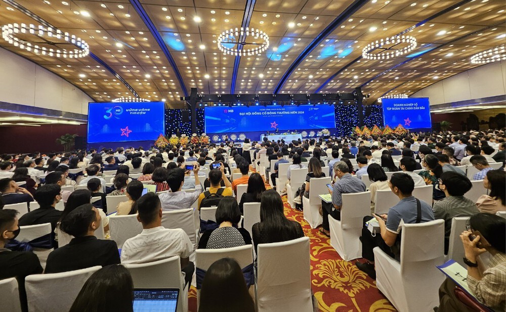 Một ngân hàng có thêm 86.000 cổ đông chỉ sau 1 năm - Ảnh 1