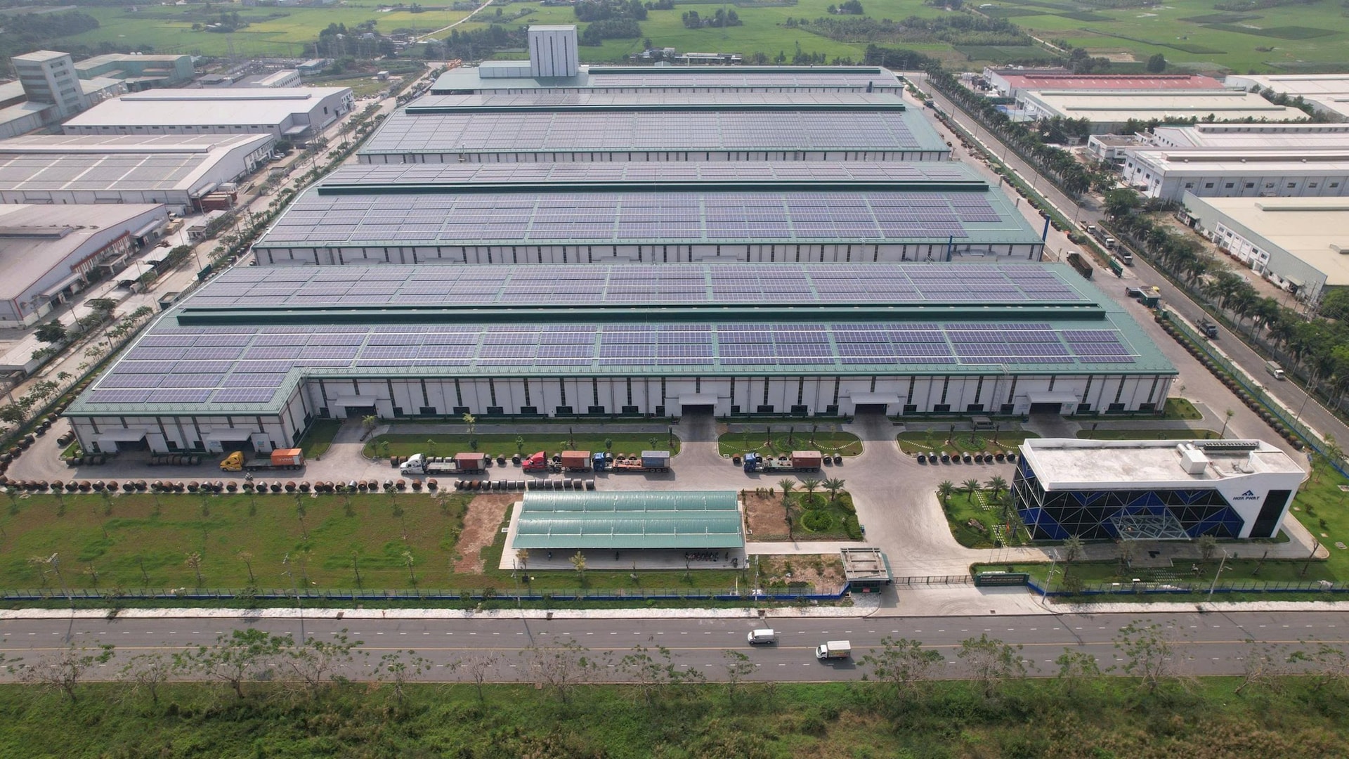 Tỷ phú Trần Đình Long khánh thành nhà máy 2.000 tỷ, sản lượng ống thép phía Nam lập kỷ lục mới - Ảnh 3