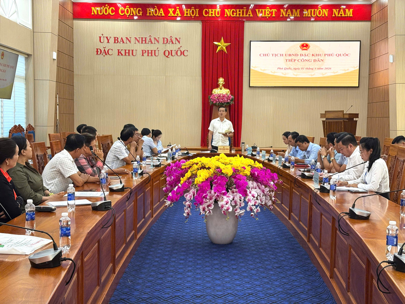 Chủ tịch đặc khu Phú Quốc: 'Không có chuyện dẹp bỏ chợ đêm' - Ảnh 2