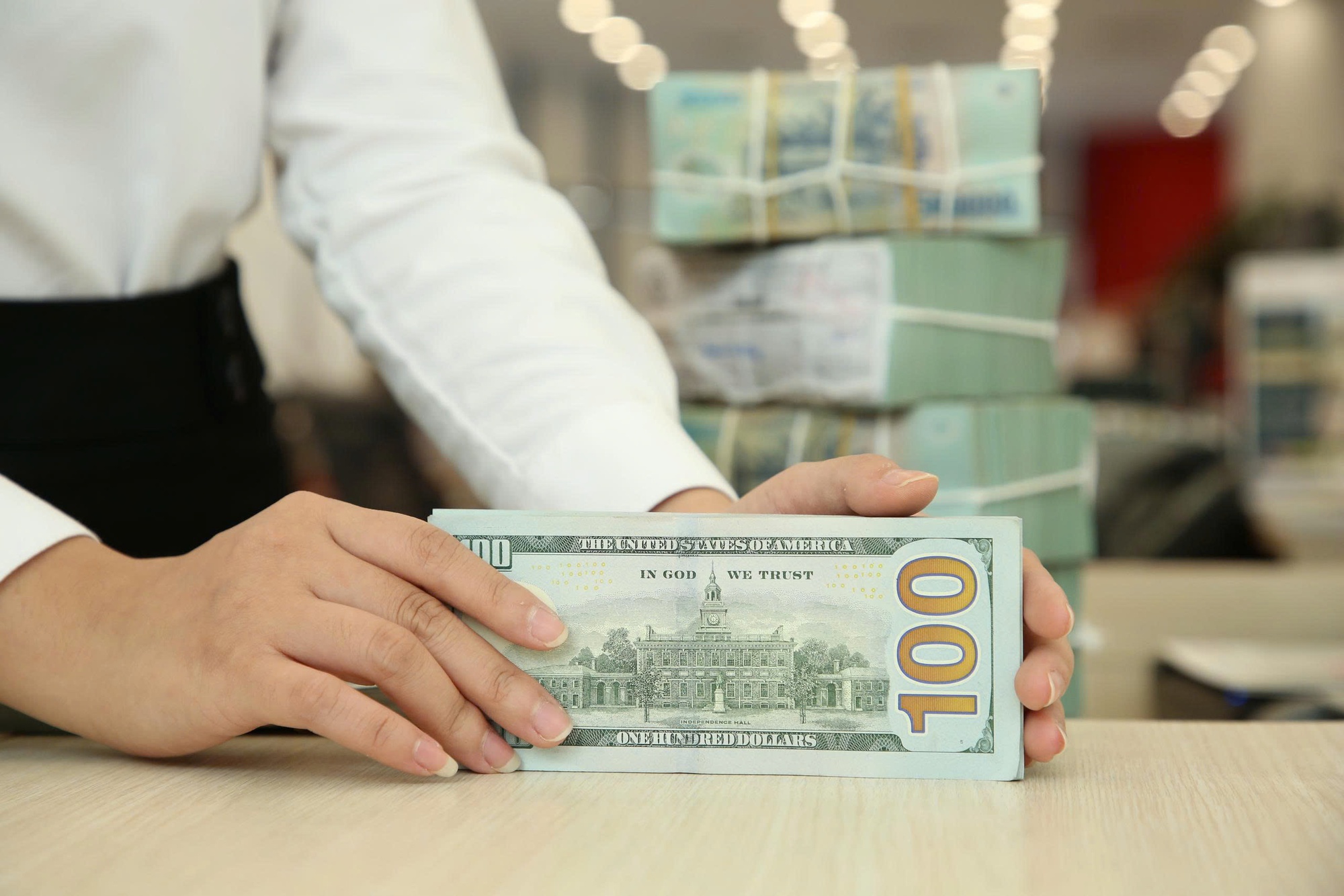 Thị trường tiền tệ tháng 3: Tỷ giá bật tăng, Ngân hàng Nhà nước triển khai biện pháp can thiệp, lãi suất đồng loạt tăng - Ảnh 1