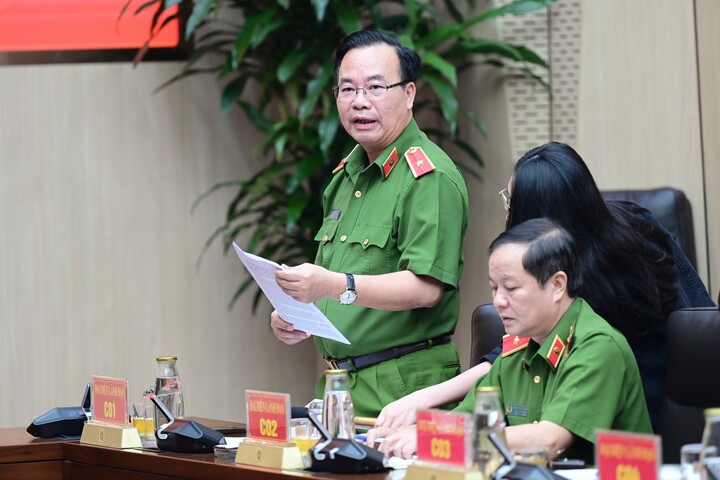 Điều tra hành vi sản xuất, buôn bán hàng giả của Hoàng Hường - Ảnh 1