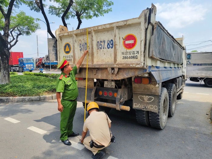 Lưu ý quan trọng của CSGT TPHCM với các chủ xe tải lớn - Ảnh 2