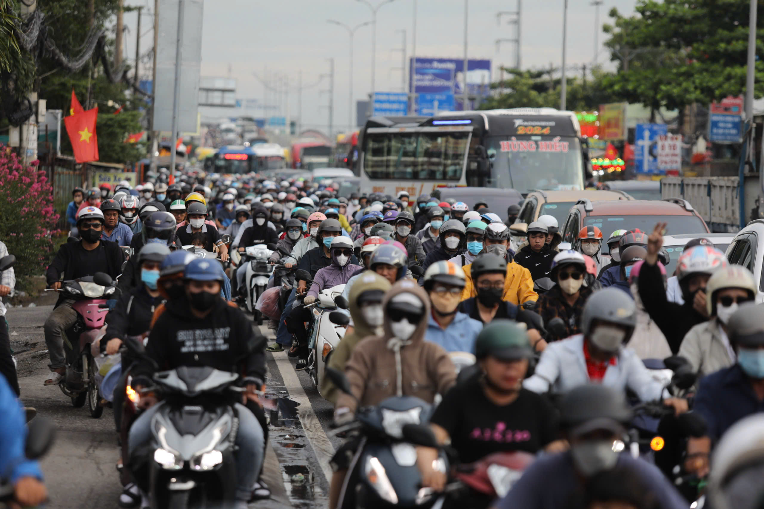 Siết khí thải xe máy: Đề xuất hỗ trợ vay 0% để lao động nghèo đổi xe mới - Ảnh 2