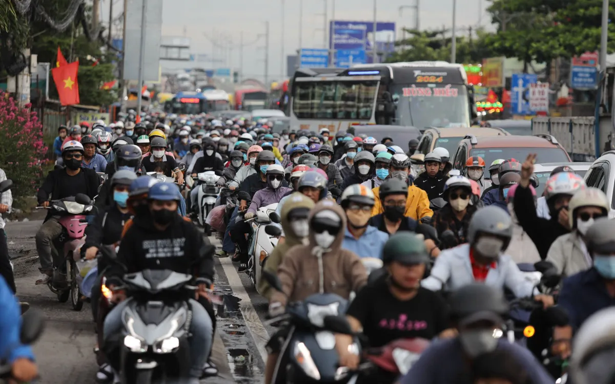 Siết khí thải xe máy: Đề xuất hỗ trợ vay 0% để lao động nghèo đổi xe mới - Ảnh 1