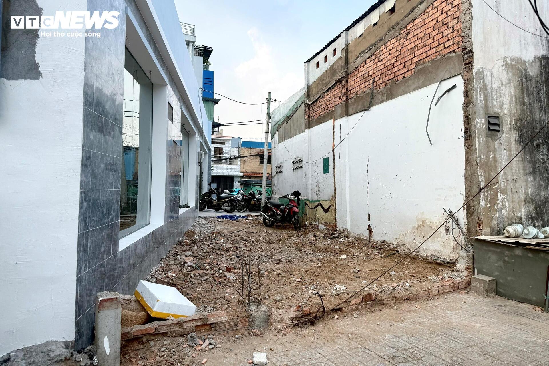 Người dân TP.HCM dỡ nhà, giao mặt bằng làm dự án Quốc lộ 13 mở rộng - Ảnh 14