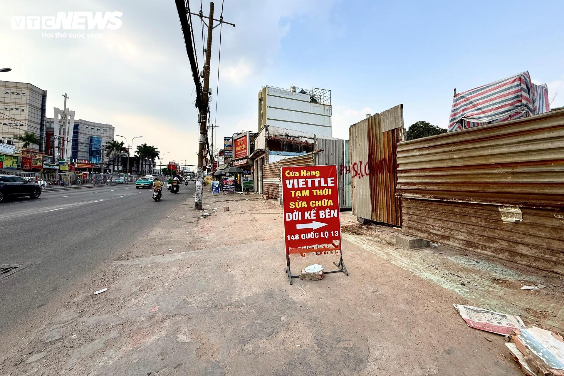 Người dân TP.HCM dỡ nhà, giao mặt bằng làm dự án Quốc lộ 13 mở rộng - Ảnh 17