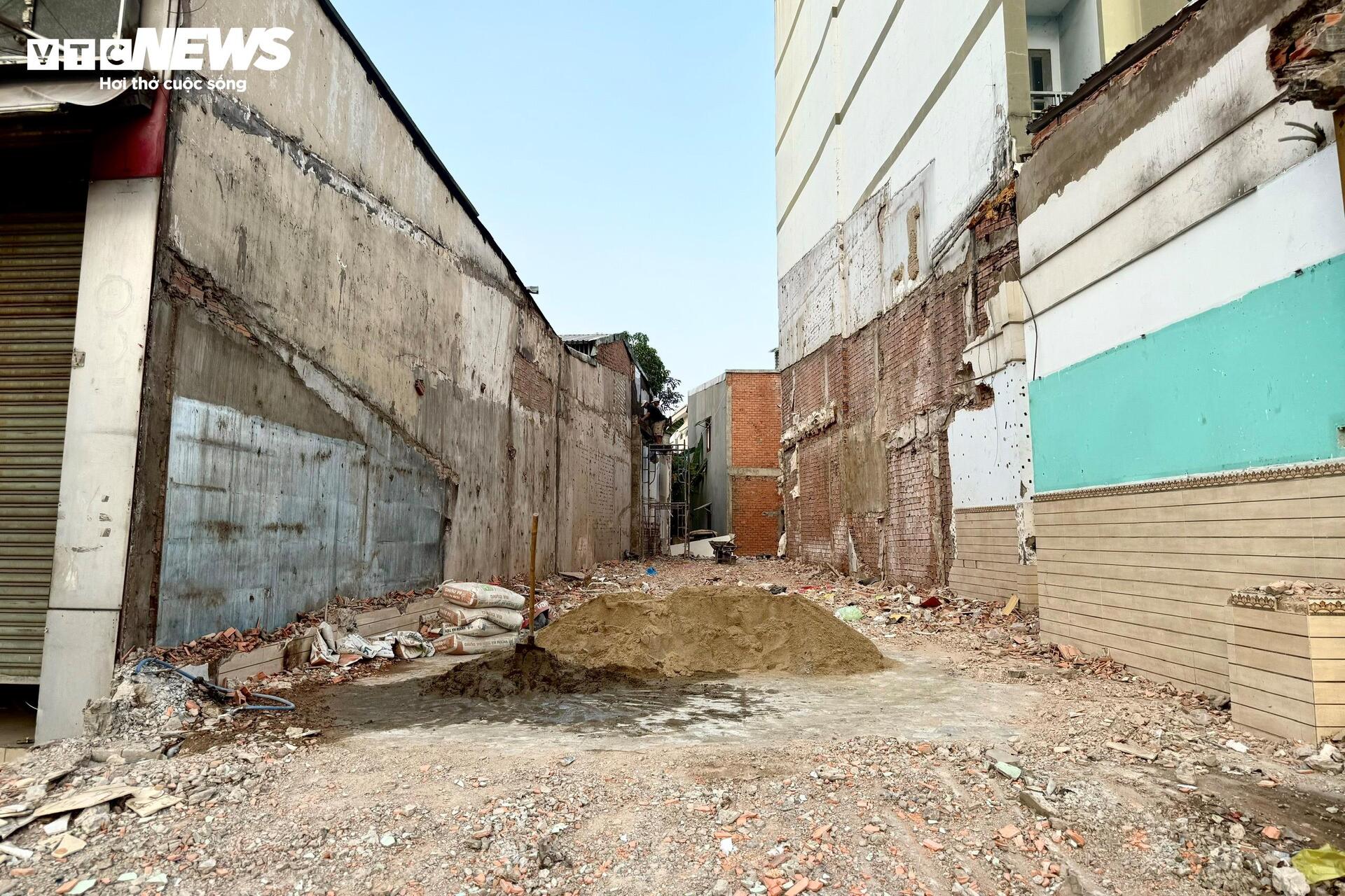 Người dân TP.HCM dỡ nhà, giao mặt bằng làm dự án Quốc lộ 13 mở rộng - Ảnh 15