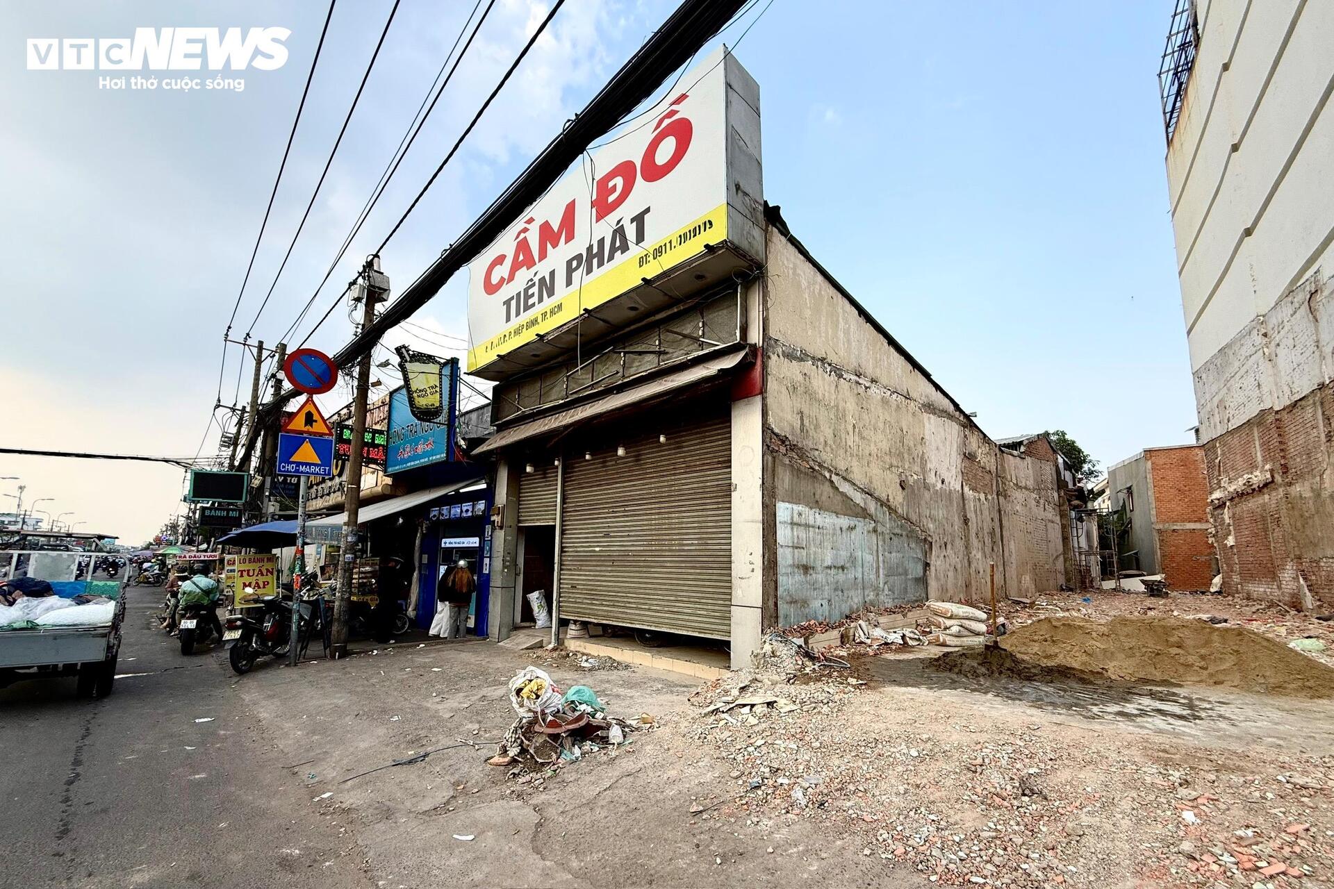 Người dân TP.HCM dỡ nhà, giao mặt bằng làm dự án Quốc lộ 13 mở rộng - Ảnh 13