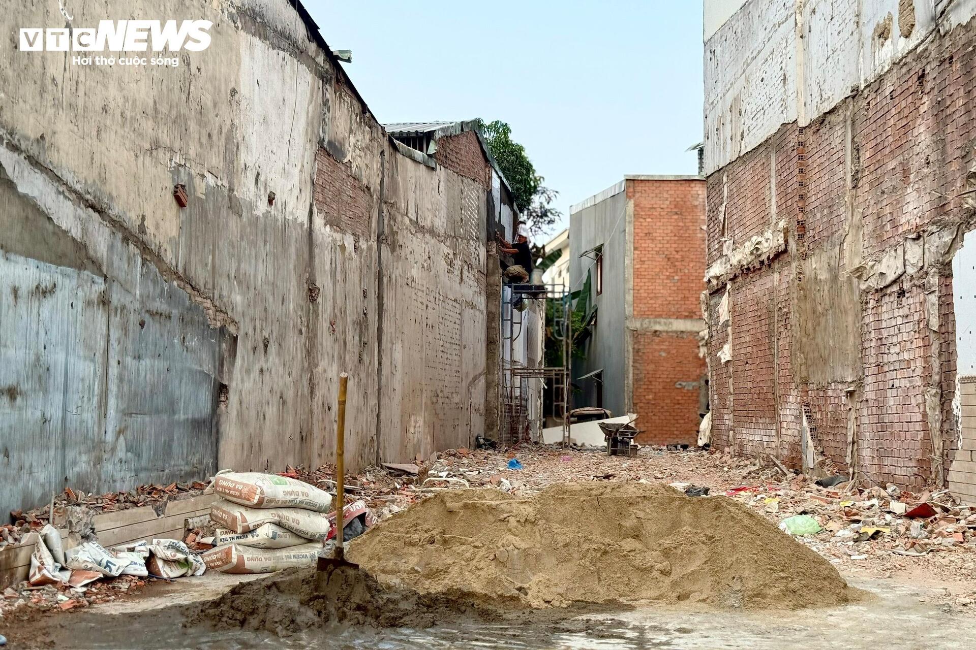 Người dân TP.HCM dỡ nhà, giao mặt bằng làm dự án Quốc lộ 13 mở rộng - Ảnh 9