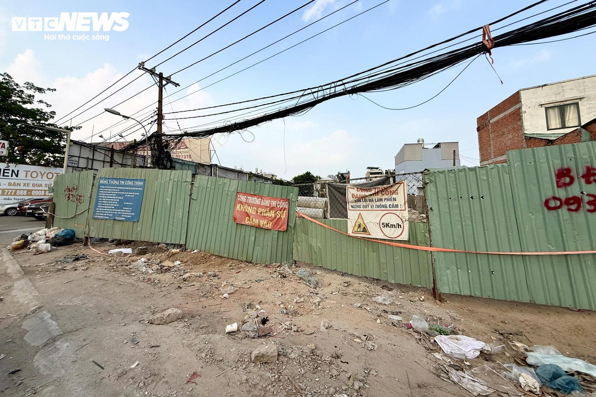 Người dân TP.HCM dỡ nhà, giao mặt bằng làm dự án Quốc lộ 13 mở rộng - Ảnh 16