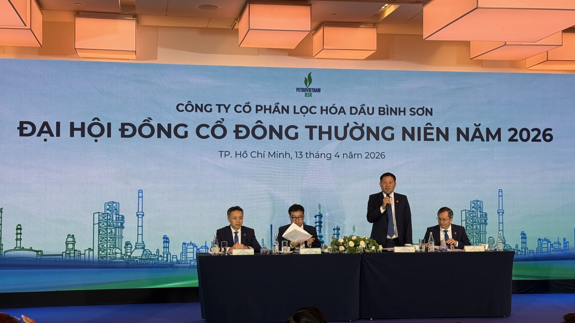 BSR tặng voucher 500.000 đồng cho cổ đông dự ĐHCĐ, trình phương án đổi tên và kế hoạch lợi nhuận giảm 60% - Ảnh 1