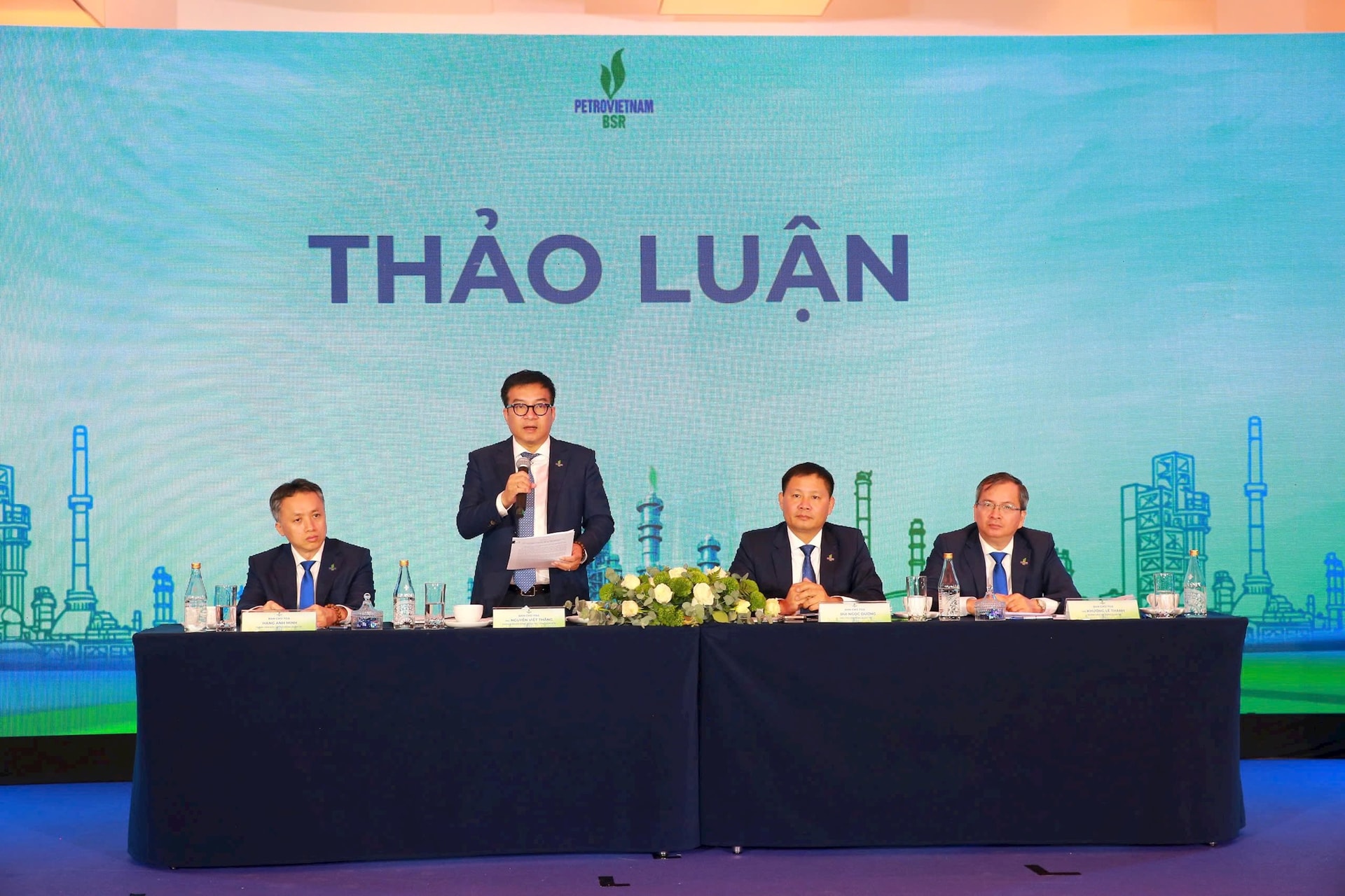 Nhà máy lọc dầu Dung Quất chốt xong nguồn cung dầu thô đến hết tháng 7/2026, PVN thoái vốn trong vòng 1 năm tới - Ảnh 1