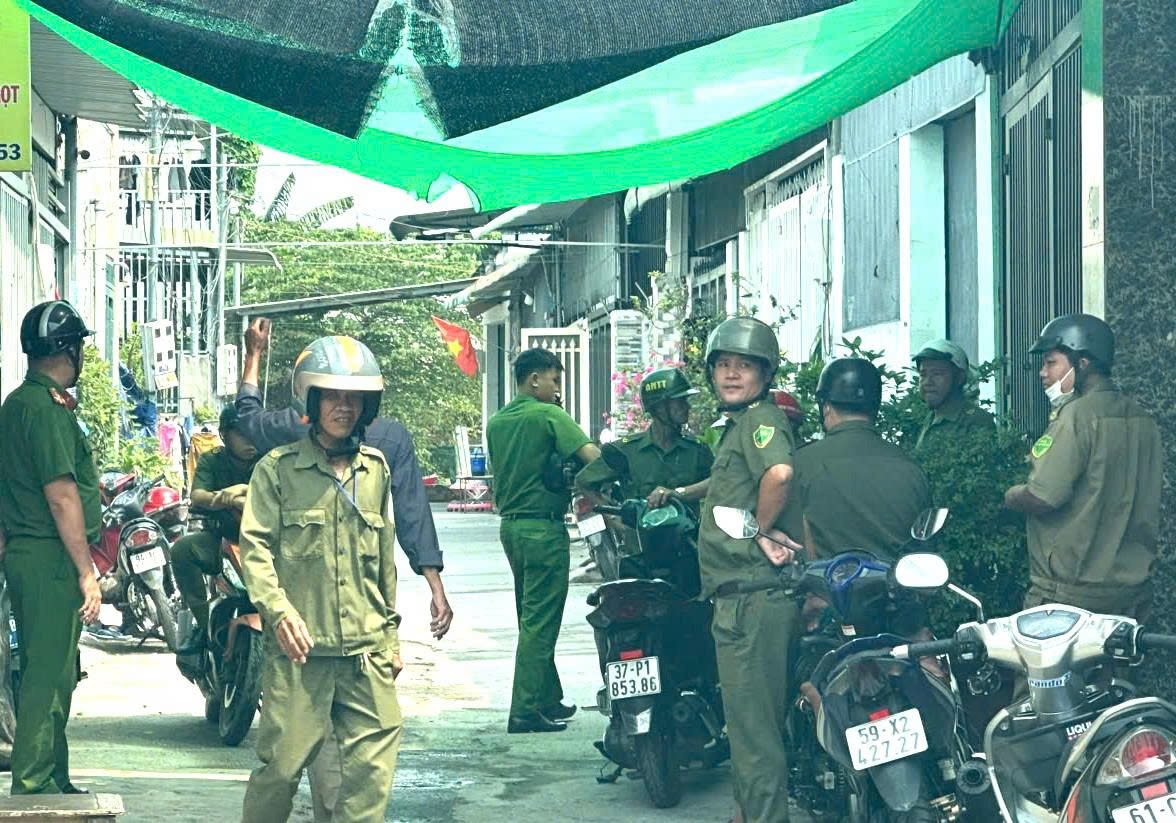 Cận cảnh hàng chục căn nhà “mọc” trên đất người khác ở TPHCM và nỗi lòng người lỡ mua - Ảnh 7