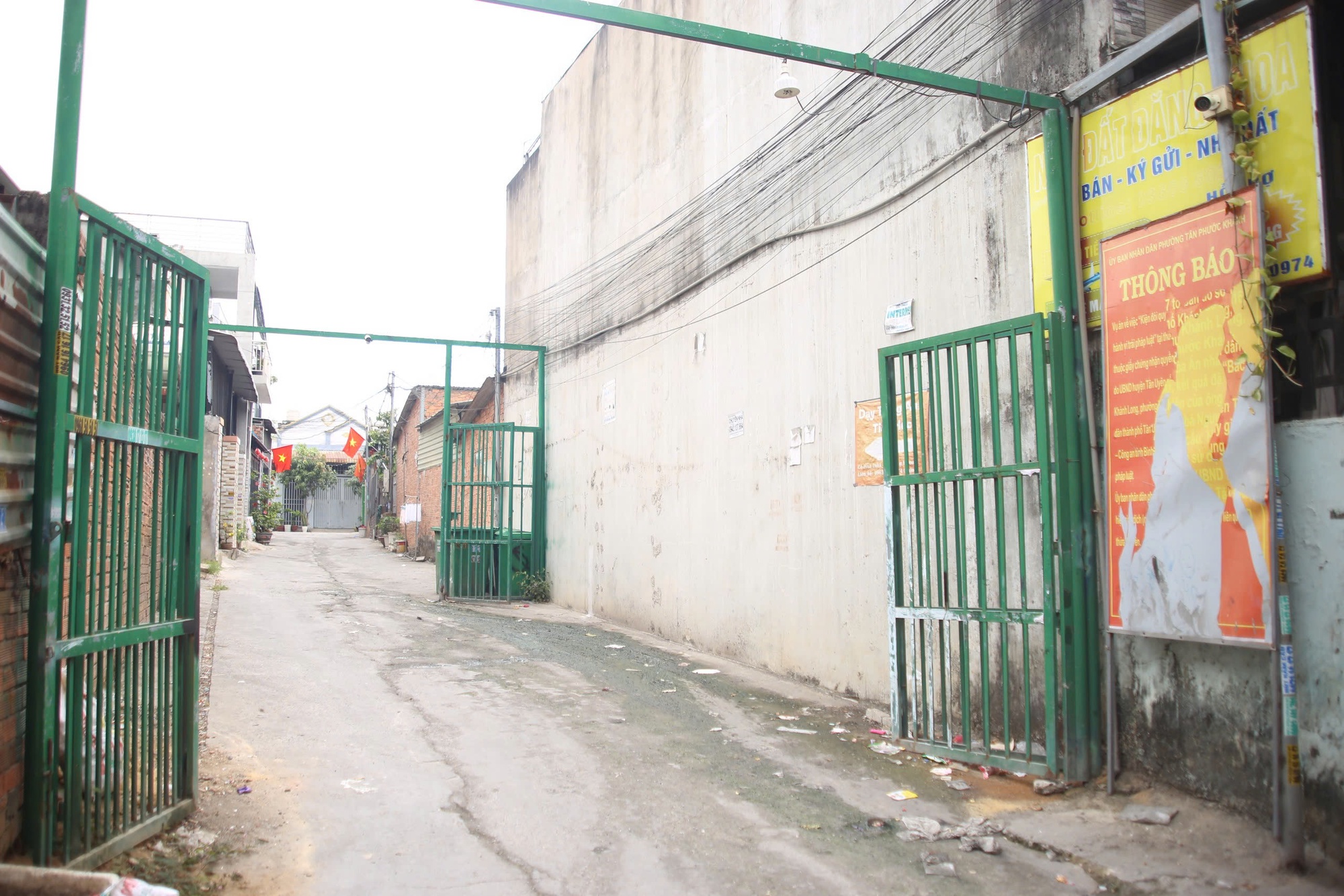 Vụ 48 căn nhà xây trái phép ở TPHCM: Chính quyền lên tiếng về bảo đảm quyền lợi cho người dân - Ảnh 2