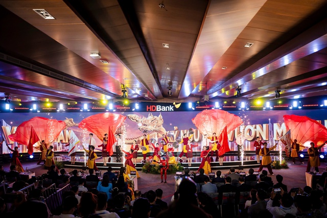 ĐHCĐ HDBank: Bước vào chu kỳ tăng trưởng mới, kế hoạch lợi nhuận năm 2026 tăng trên 40% - Ảnh 1