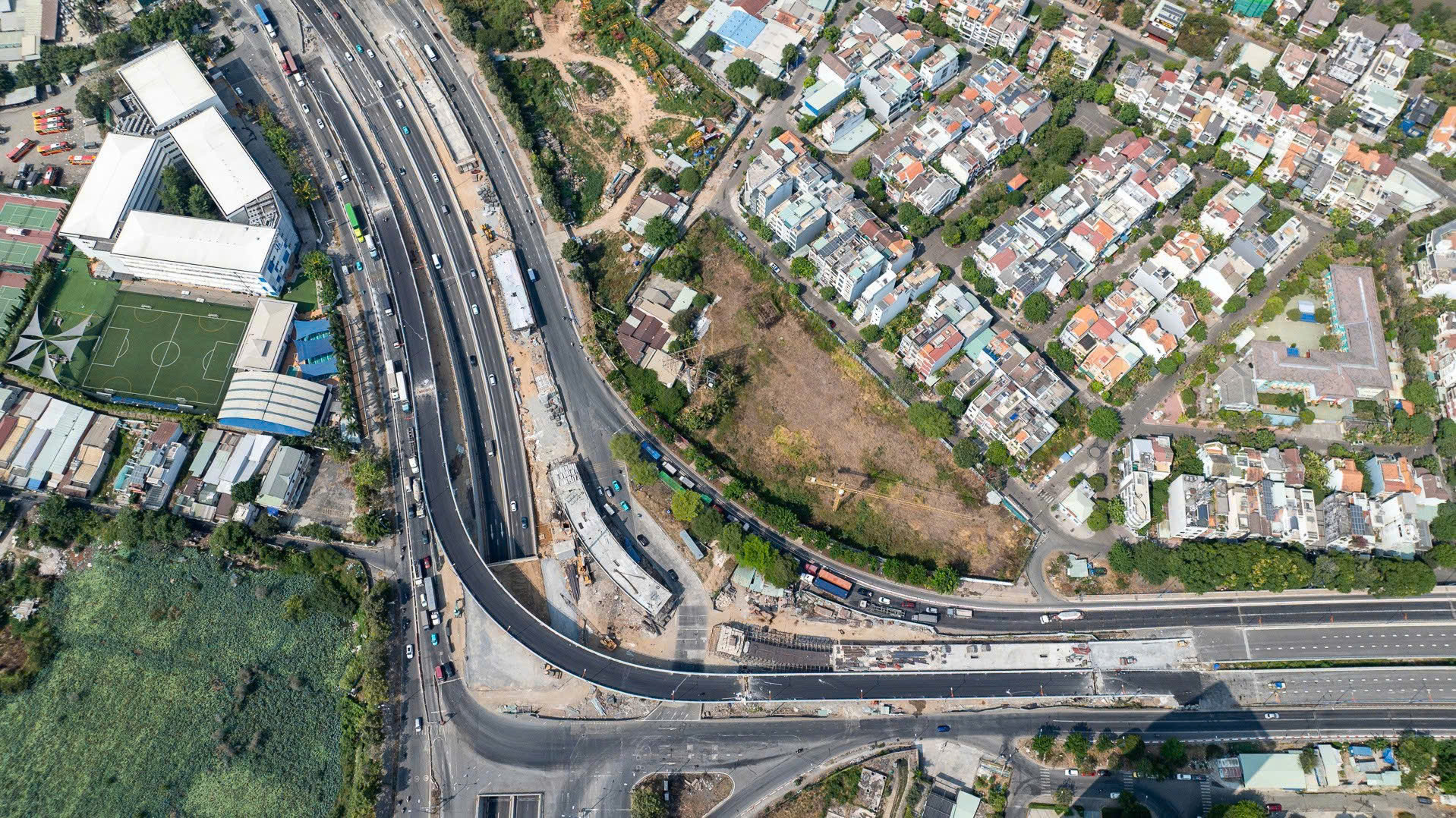 Thông xe cầu vượt N3 tại nút giao An Phú: Xe cộ đi lại thế nào? - Ảnh 1