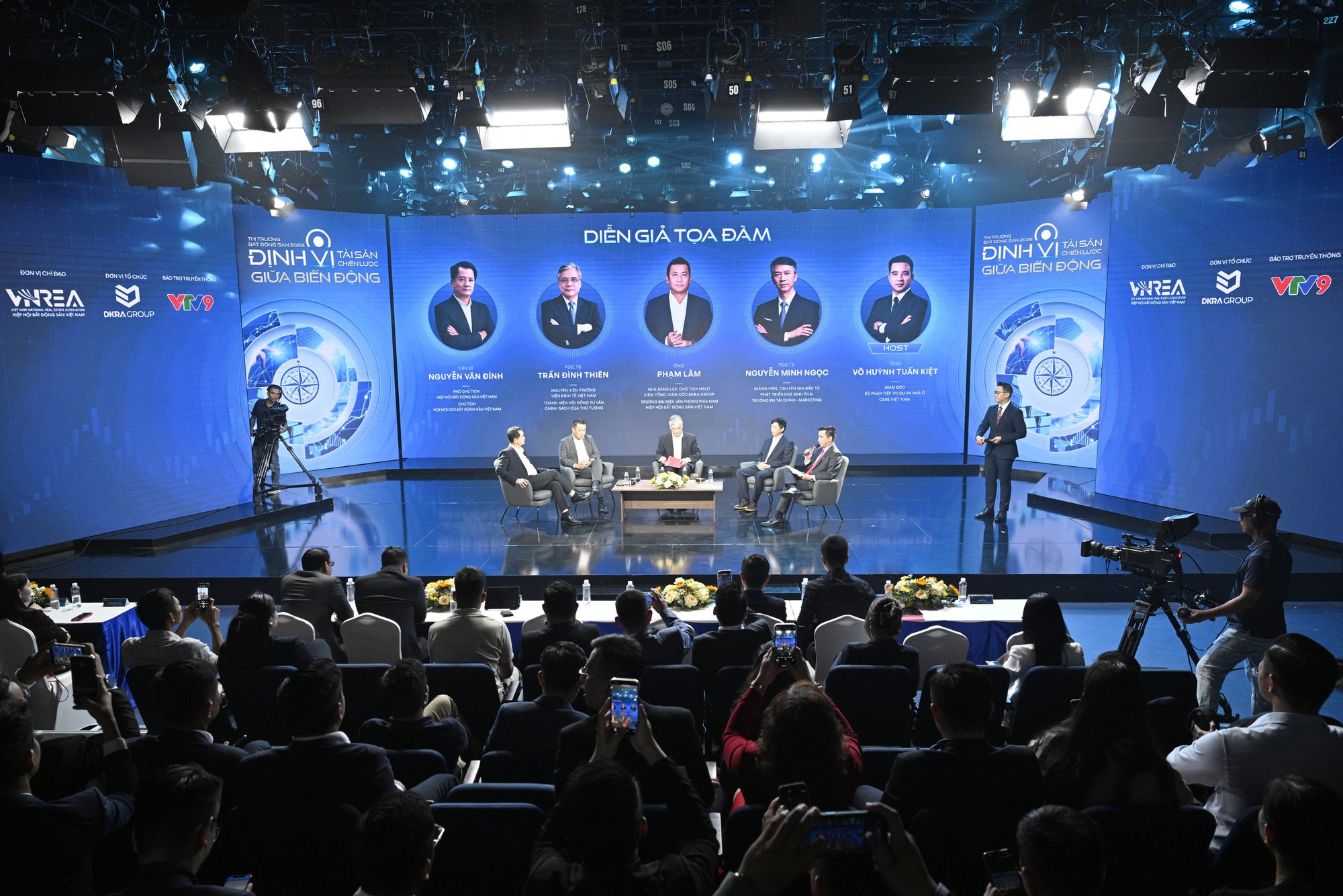 Dòng tiền lớn “vẽ lại bản đồ”, nhà đầu tư bất động sản buộc thay đổi cuộc chơi - Ảnh 2