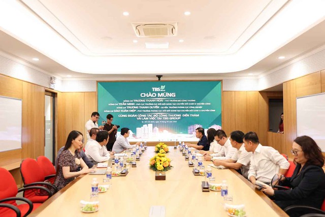 TBS Group và Hiệp hội Da giày túi xách Việt Nam tiếp đoàn Bộ Công thương - Ảnh 1