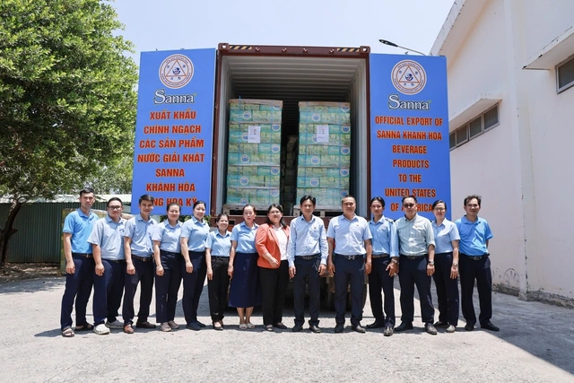 Sanna Khánh Hòa lần đầu xuất khẩu nước giải khát sang Mỹ - Ảnh 1