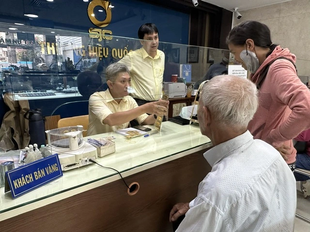 Công ty SJC tạm ngưng đăng ký mua vàng online - Ảnh 1