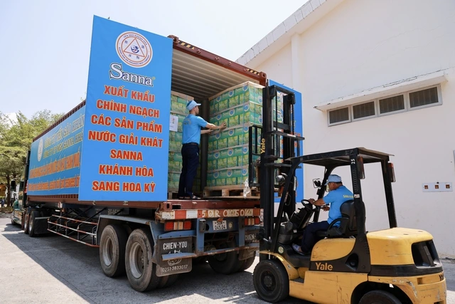 Sanna Khánh Hòa lần đầu xuất khẩu nước giải khát sang Mỹ - Ảnh 2