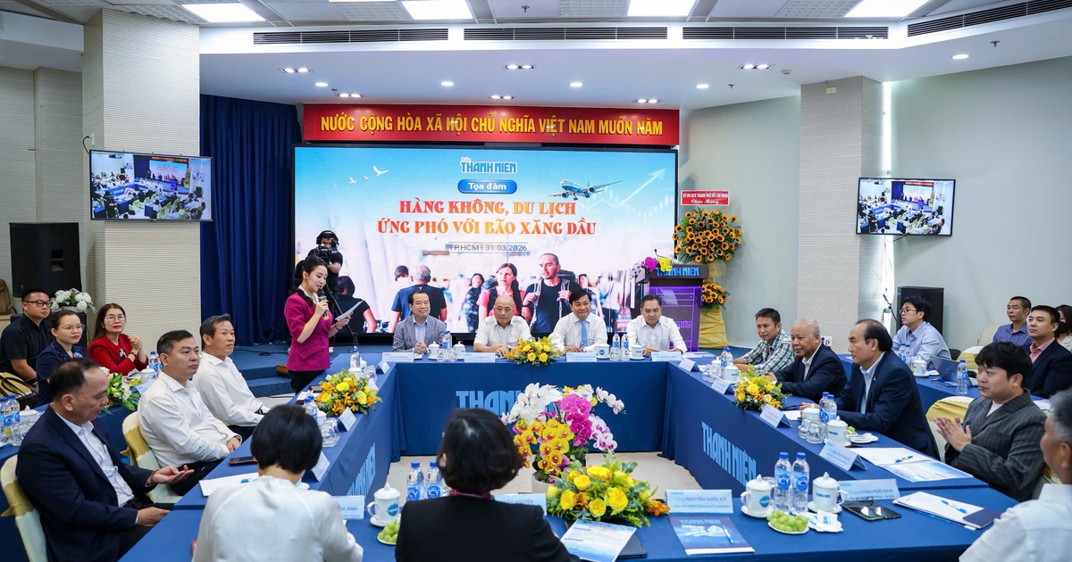 Hàng không, du lịch ứng phó 'cơn lốc ngược'