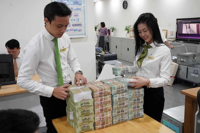 Lãi vay tiêu dùng lên cao - Ảnh 1