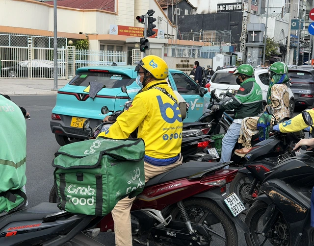 Tài xế công nghệ được thưởng thêm giữa mùa nắng nóng - Ảnh 1