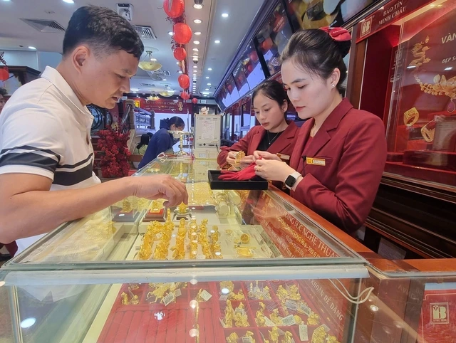 Giá vàng lình xình, liệu có thể quay lại vùng đỉnh 5.600 USD/ounce? - Ảnh 2