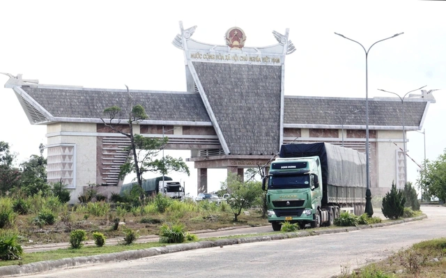 Đưa cửa khẩu quốc tế Nam Giang thành trung tâm logistics vùng biên - Ảnh 1