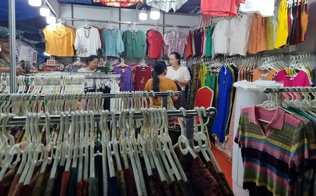 Đề xuất nâng ngưỡng miễn thuế hộ kinh doanh và doanh nghiệp nhỏ lên 1 tỉ đồng - Ảnh 2