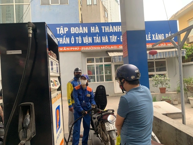 Giá xăng dầu đồng loạt giảm, có loại giảm hơn 1.000 đồng/lít - Ảnh 1