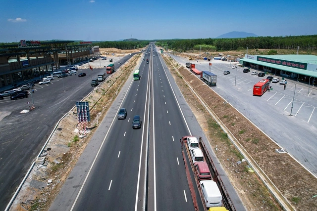 Quy trách nhiệm chủ đầu tư nếu không hoàn thành trạm dừng nghỉ cao tốc trước 30.4 - Ảnh 1