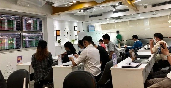 Giao dịch chứng khoán phái sinh nộp thuế thu nhập cá nhân 0,1% - Ảnh 1