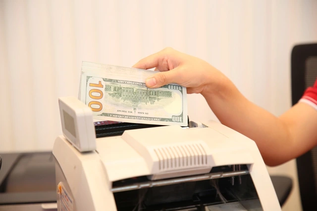 Giá USD hôm nay 19.4.2026: Sụt giảm ngược chiều euro, yen Nhật - Ảnh 1