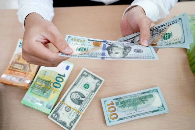 Giá USD hôm nay 14.4.2026: Đứng yên khi euro, yen Nhật bật tăng - Ảnh 1