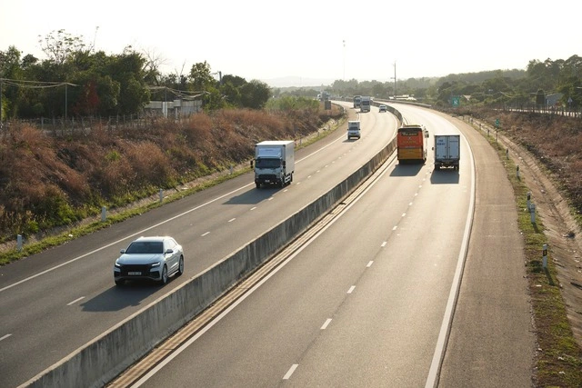 Phó thủ tướng yêu cầu bố trí trạm dừng nghỉ tạm trên cao tốc dịp lễ tới - Ảnh 1