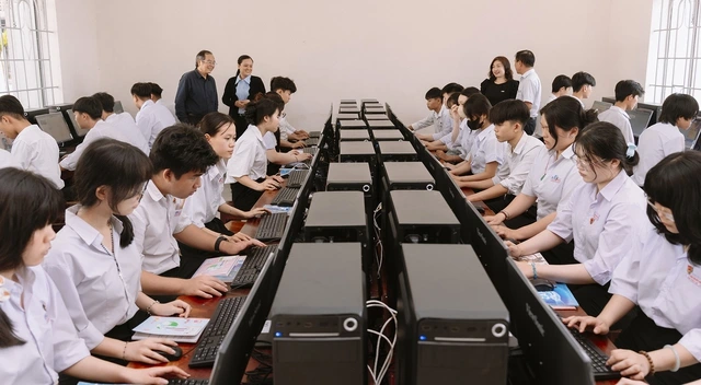 FWD tài trợ 1 tỉ tái thiết môi trường học tập cho học sinh tỉnh Khánh Hòa - Ảnh 2