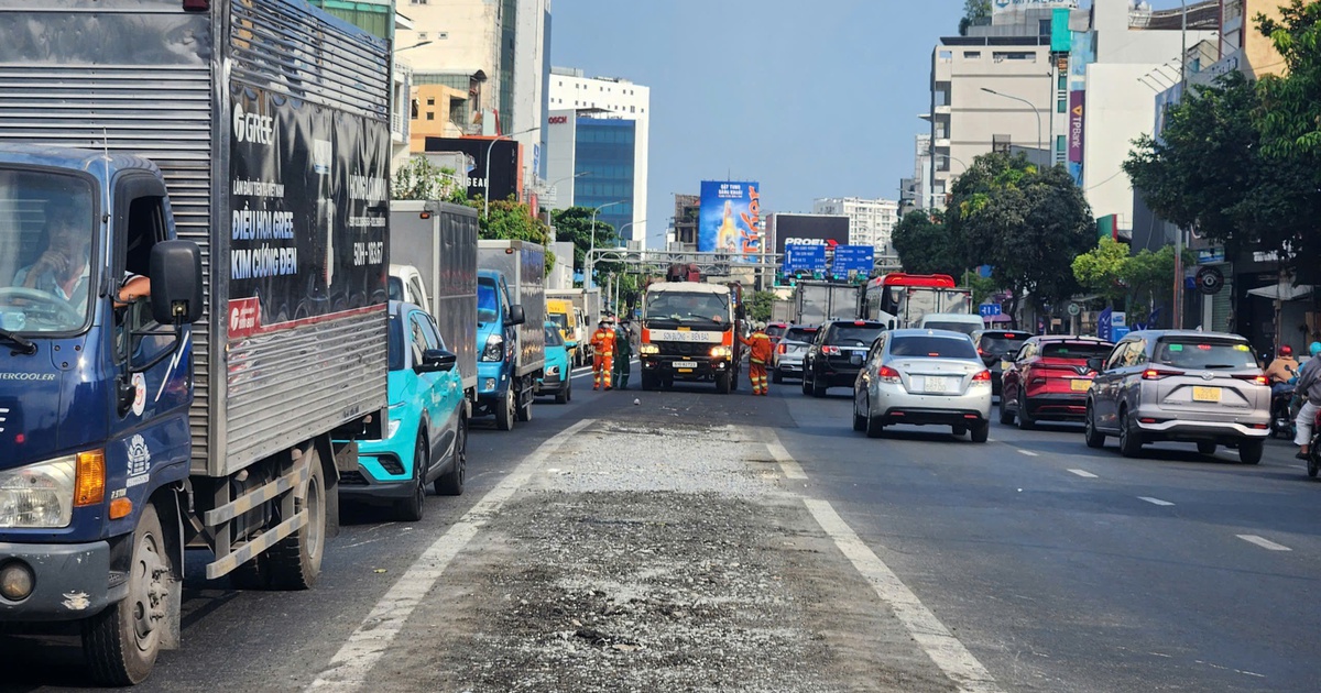 TP.HCM tháo dải phân cách đường Cộng Hòa, phân luồng đảo chiều