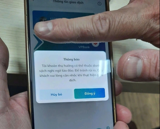 Chặn hơn 170.000 tỉ đồng chuyển khoản lừa đảo nhờ ngân hàng cảnh báo - Ảnh 1