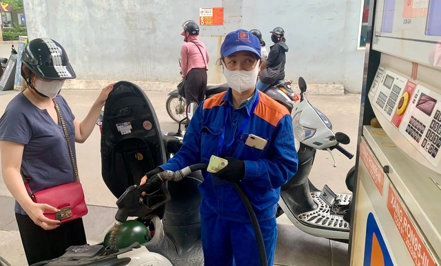 Giá xăng dầu áp dụng từ 15 giờ hôm nay 29.4 - Ảnh 1