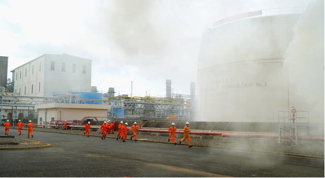 Nhiệt điện Phú Mỹ diễn tập chữa cháy và cứu nạn, cứu hộ cấp thành phố - Ảnh 1