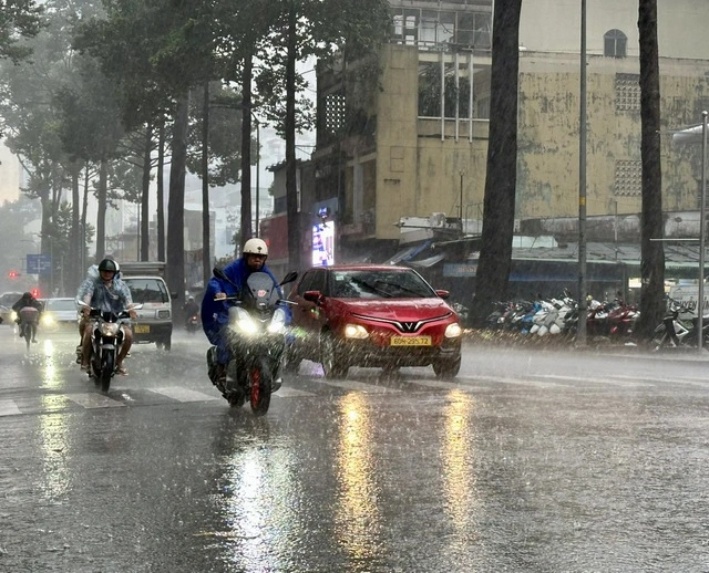 Hôm nay, mưa vàng giải nhiệt khắp nơi, cảnh báo giông sét, mưa đá - Ảnh 1