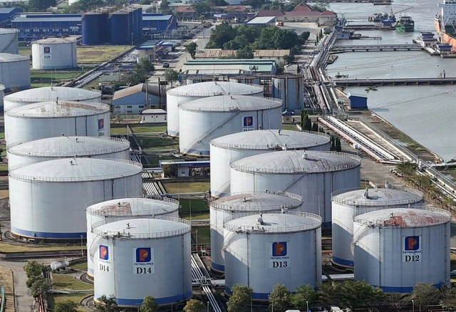 Đề xuất kéo dài thời hạn giảm thuế nhập khẩu xăng dầu 0% đến hết 30.6 - Ảnh 1