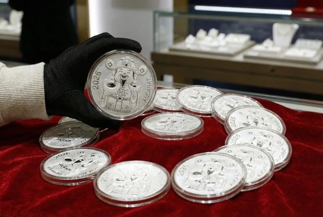 Giá vàng liên tiếp giảm sau 'cú' tăng mạnh đầu ngày - Ảnh 2