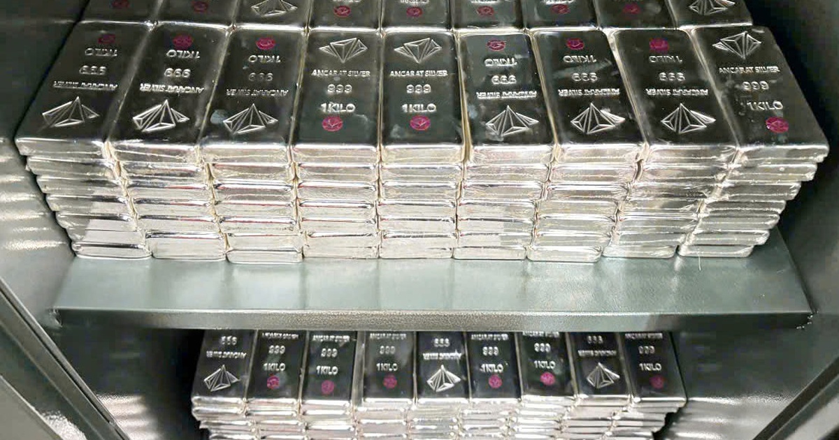 Giá vàng sáng 27.4 đứng im, giá bạc giảm nhẹ